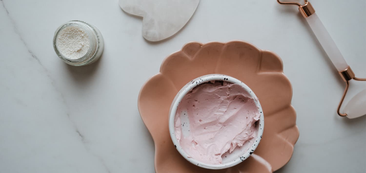 Les exfoliants naturels pour le visage sont un élément essentiel de la routine quotidienne de beauté.